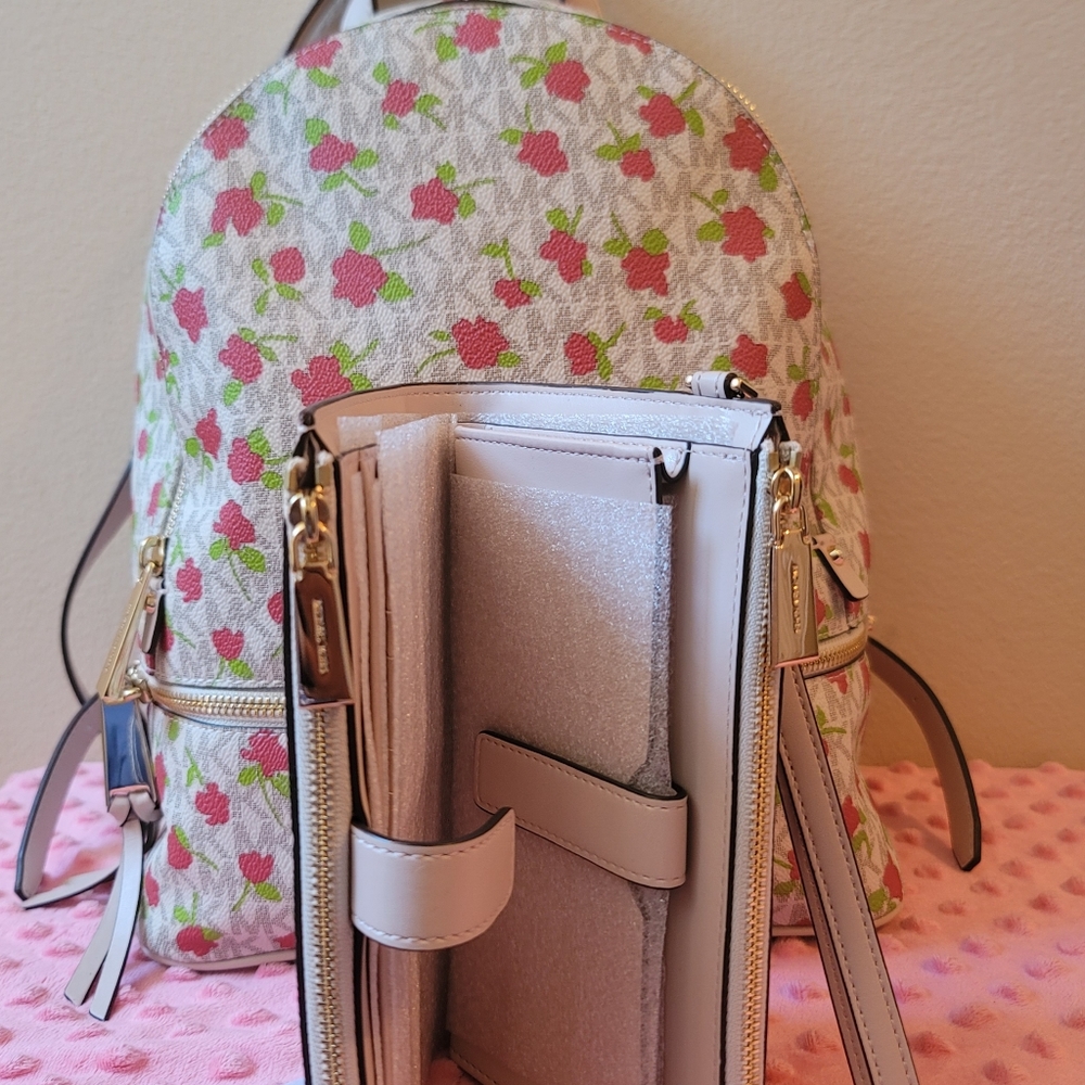 Michael Kors backpack and wallet - Picture 5 of 16